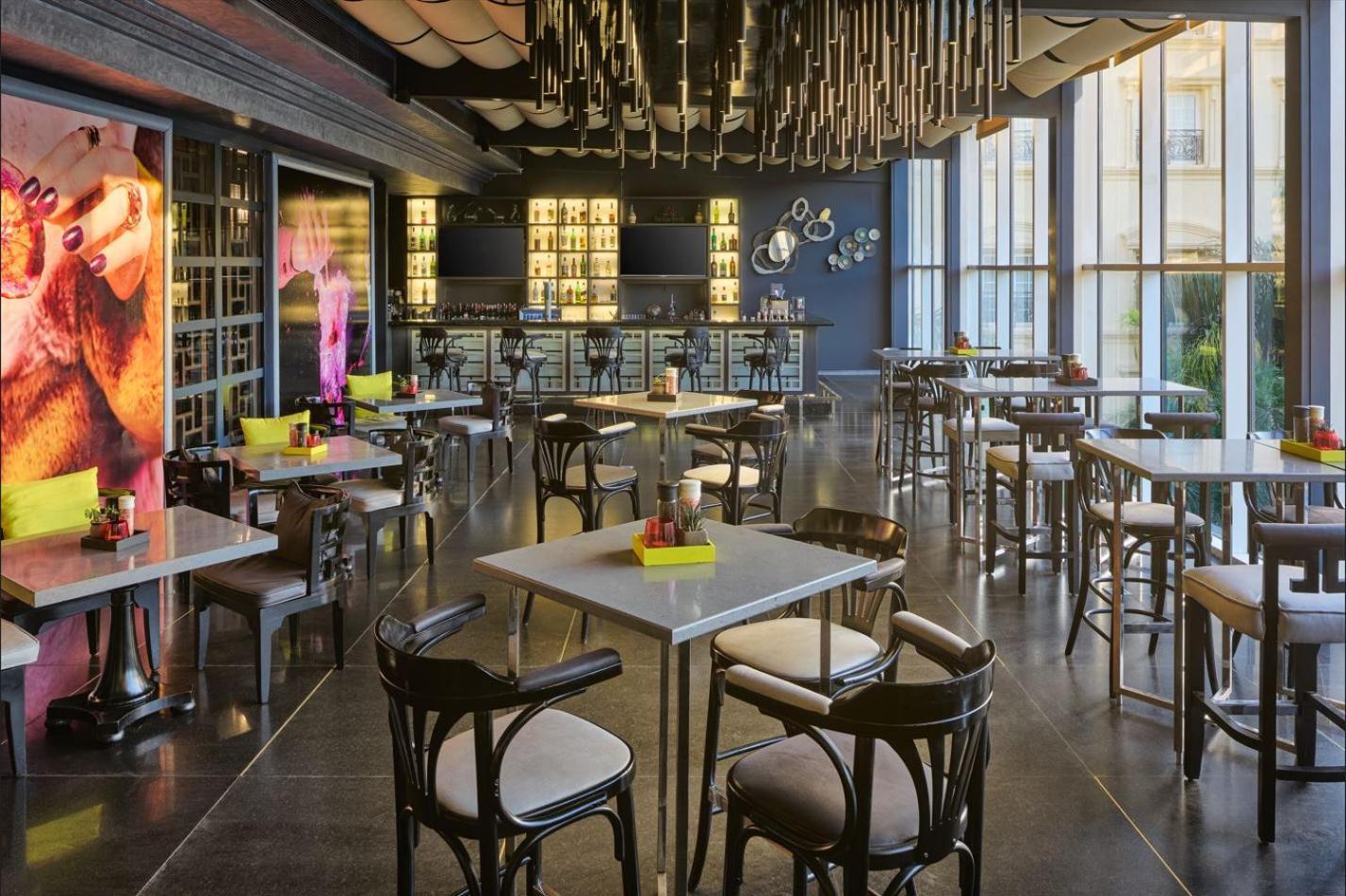 开罗幻影市万丽酒店 外观 照片 The interior of the bar