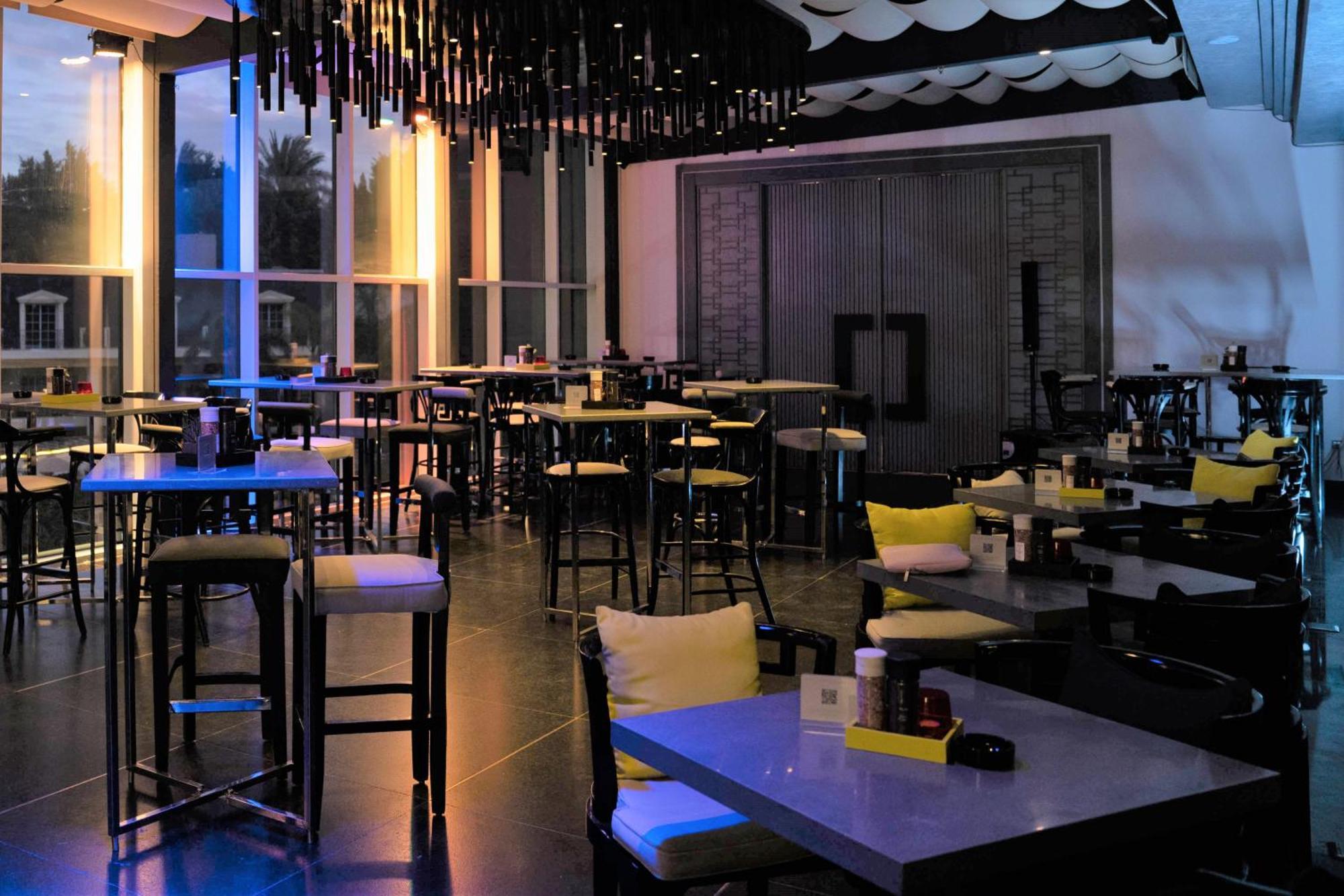 开罗幻影市万丽酒店 外观 照片 The interior of the bar