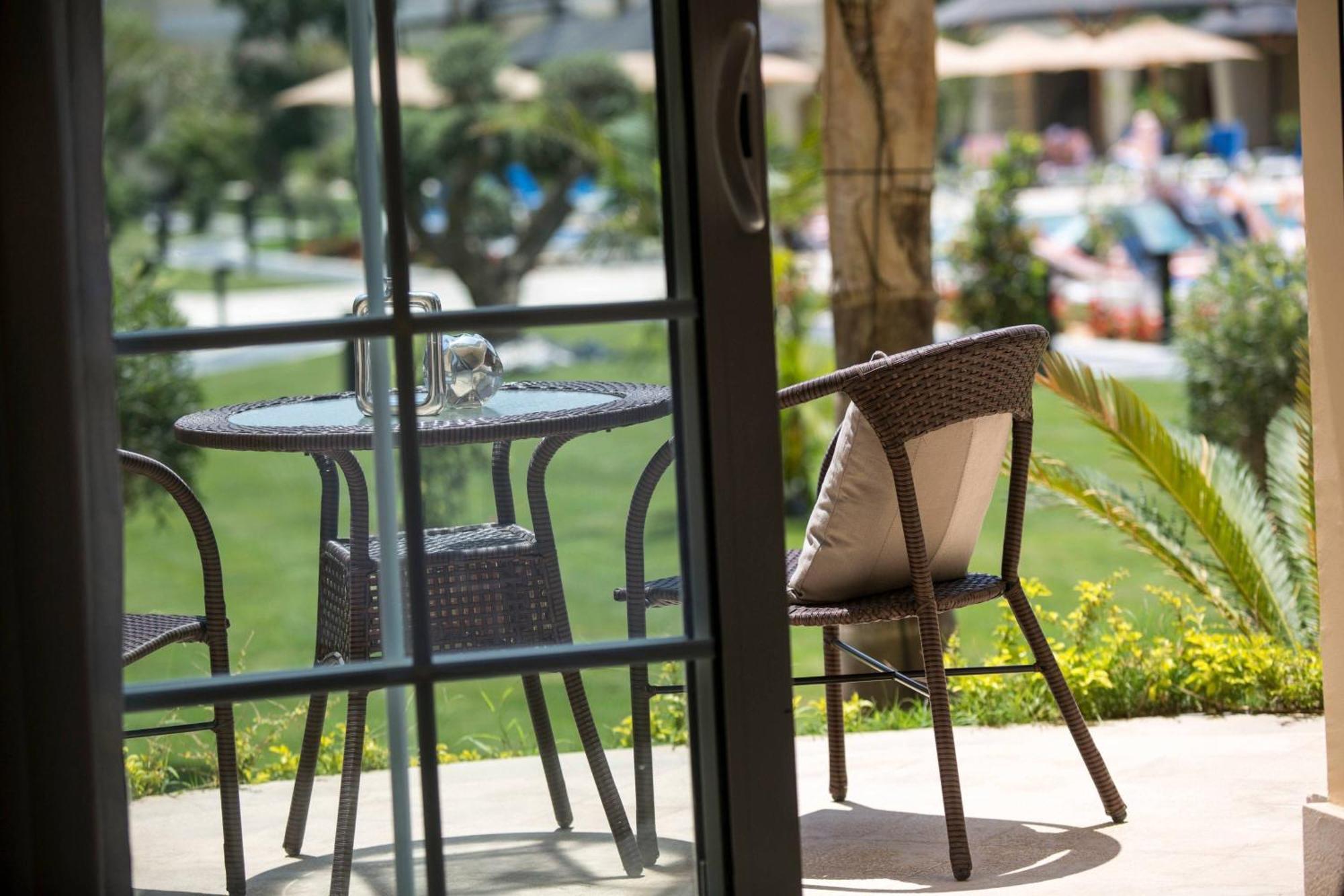 开罗幻影市万丽酒店 外观 照片 The hotel's garden